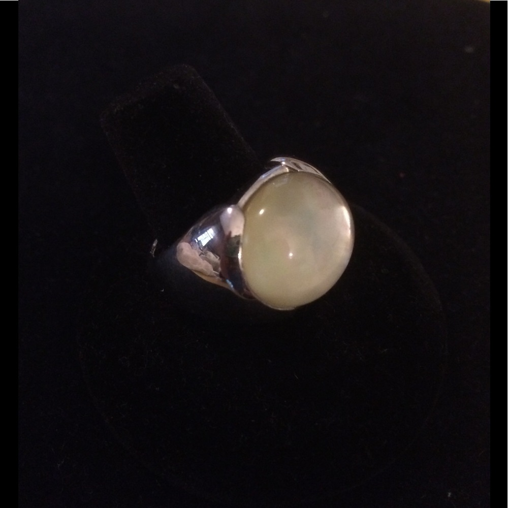Mother of Pearl doublet ring sterling